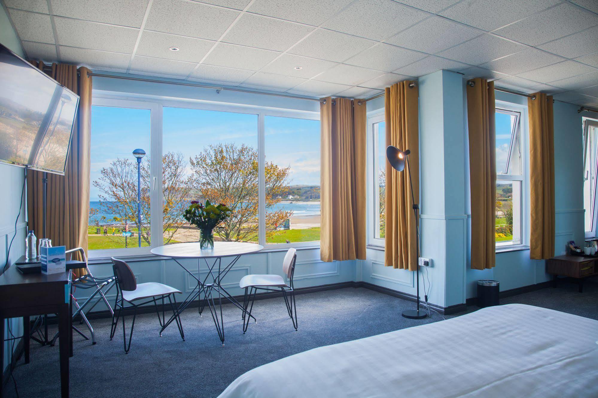 Marine Hotel Ballycastle Extérieur photo